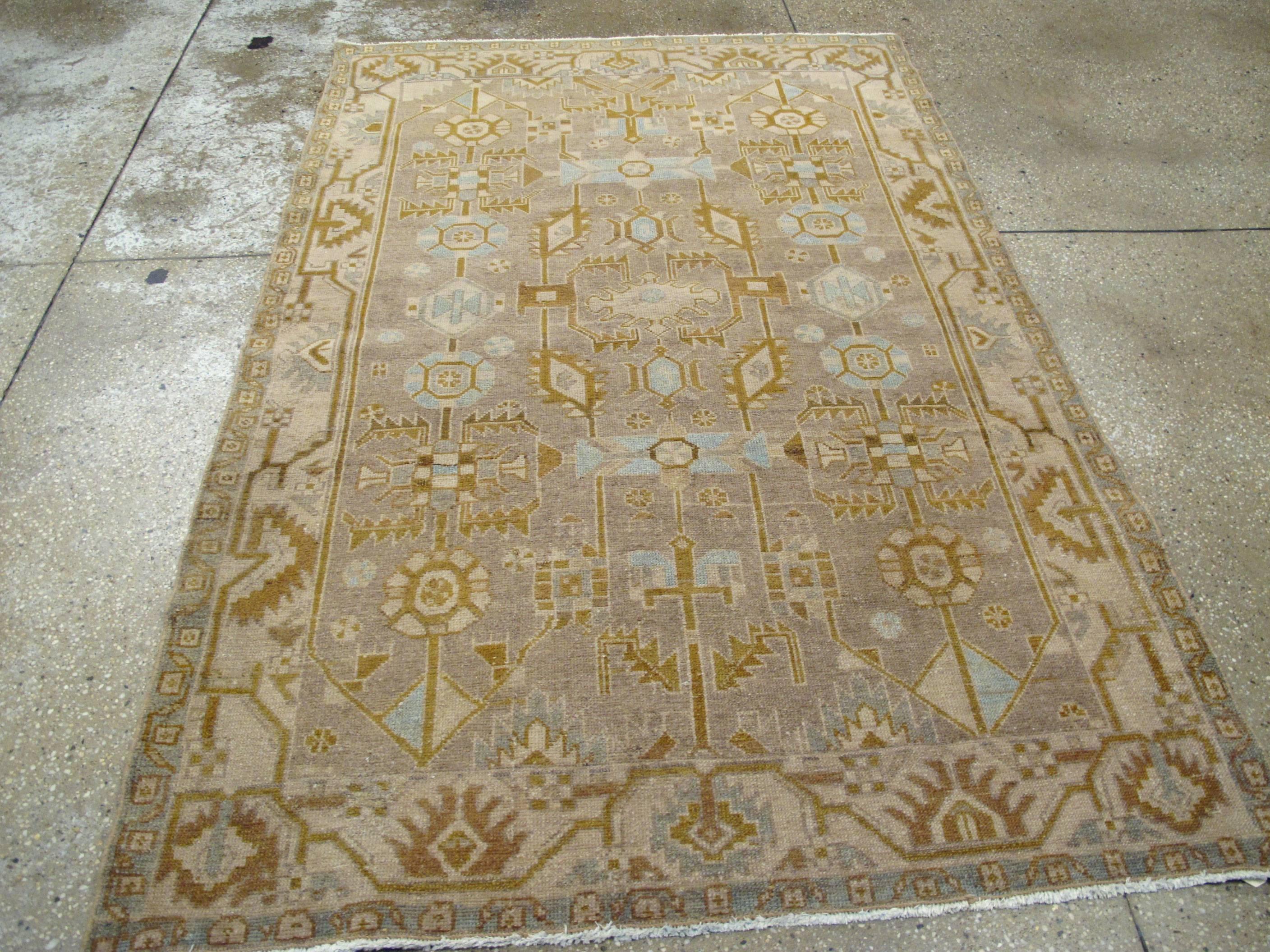 Antique Persian Malayer Rug In Excellent Condition For Sale In New York, NY
