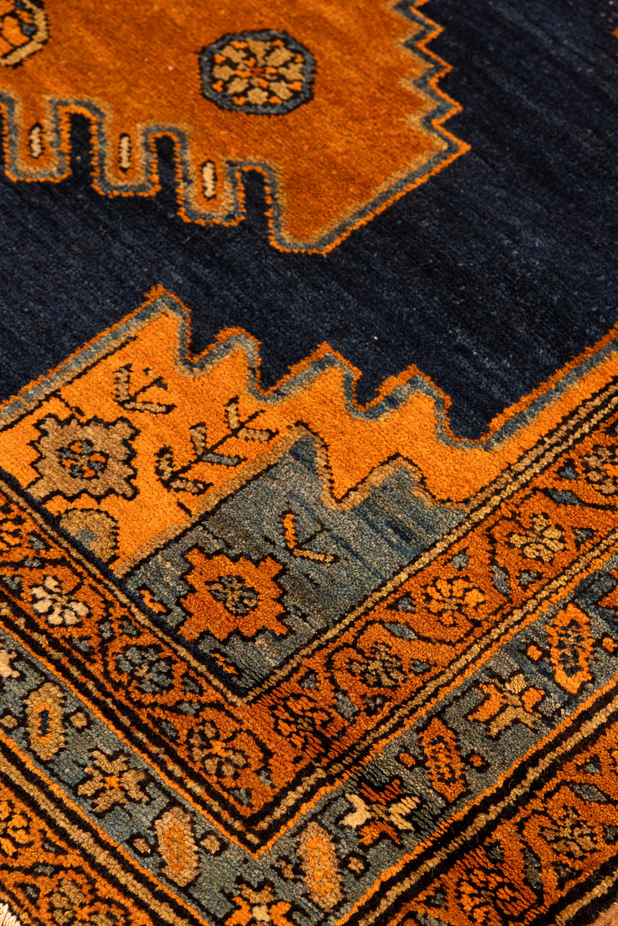 Antiker persischer Malayer Teppich Läufer (Handgeknüpft) im Angebot
