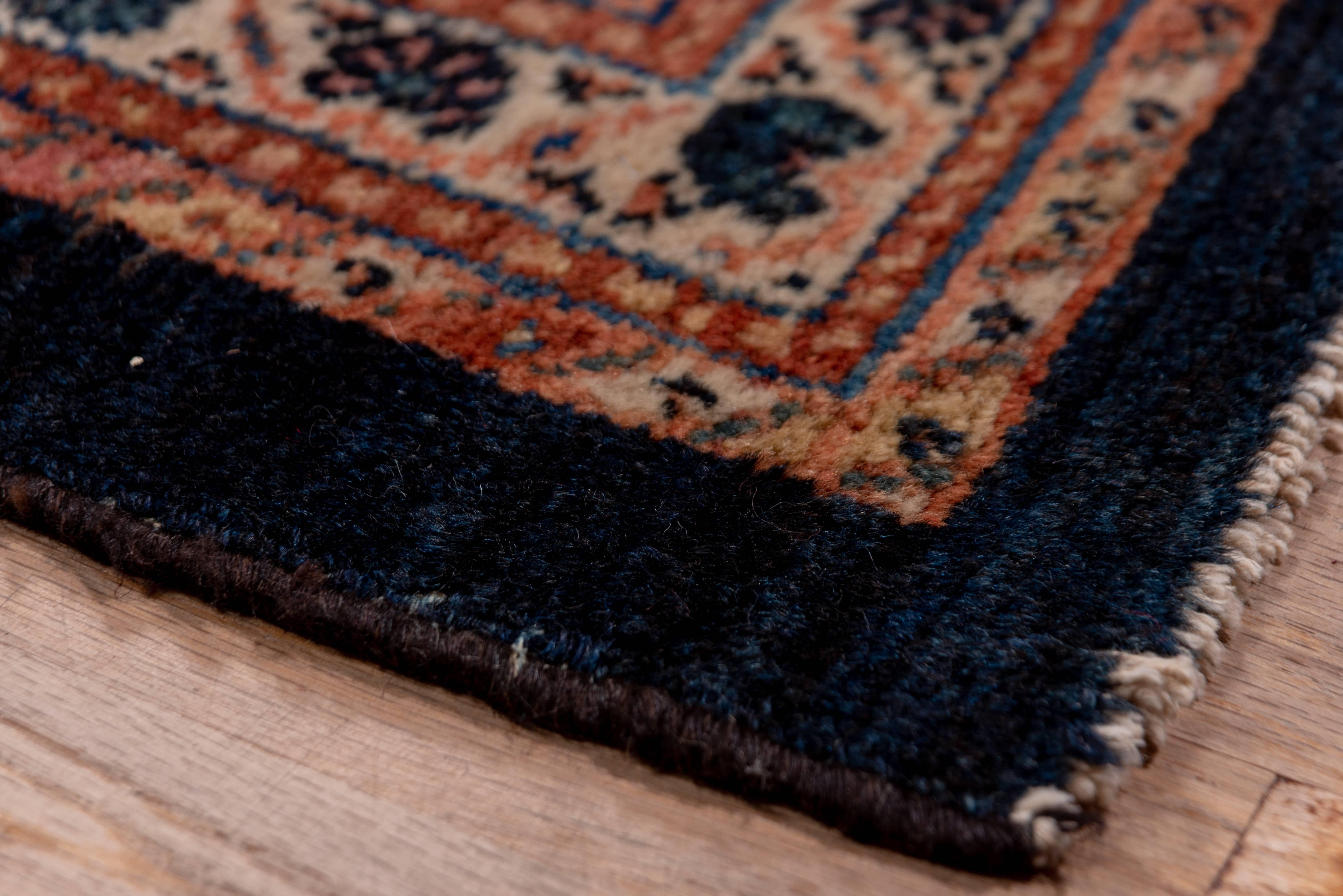 Antiker persischer Malayer-Teppich im Zustand „Hervorragend“ im Angebot in New York, NY