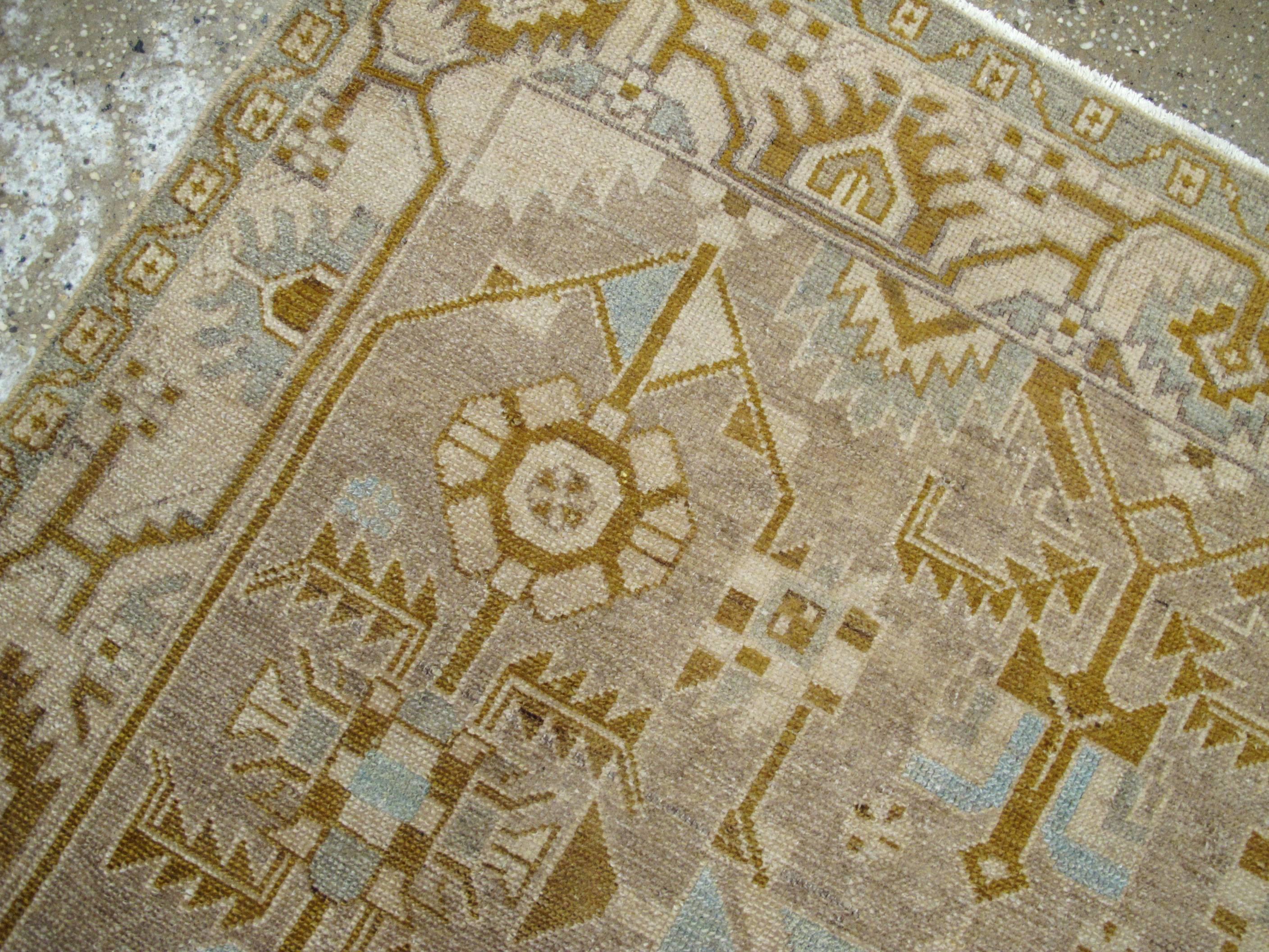 Antiker persischer Malayer-Teppich im Zustand „Hervorragend“ im Angebot in New York, NY