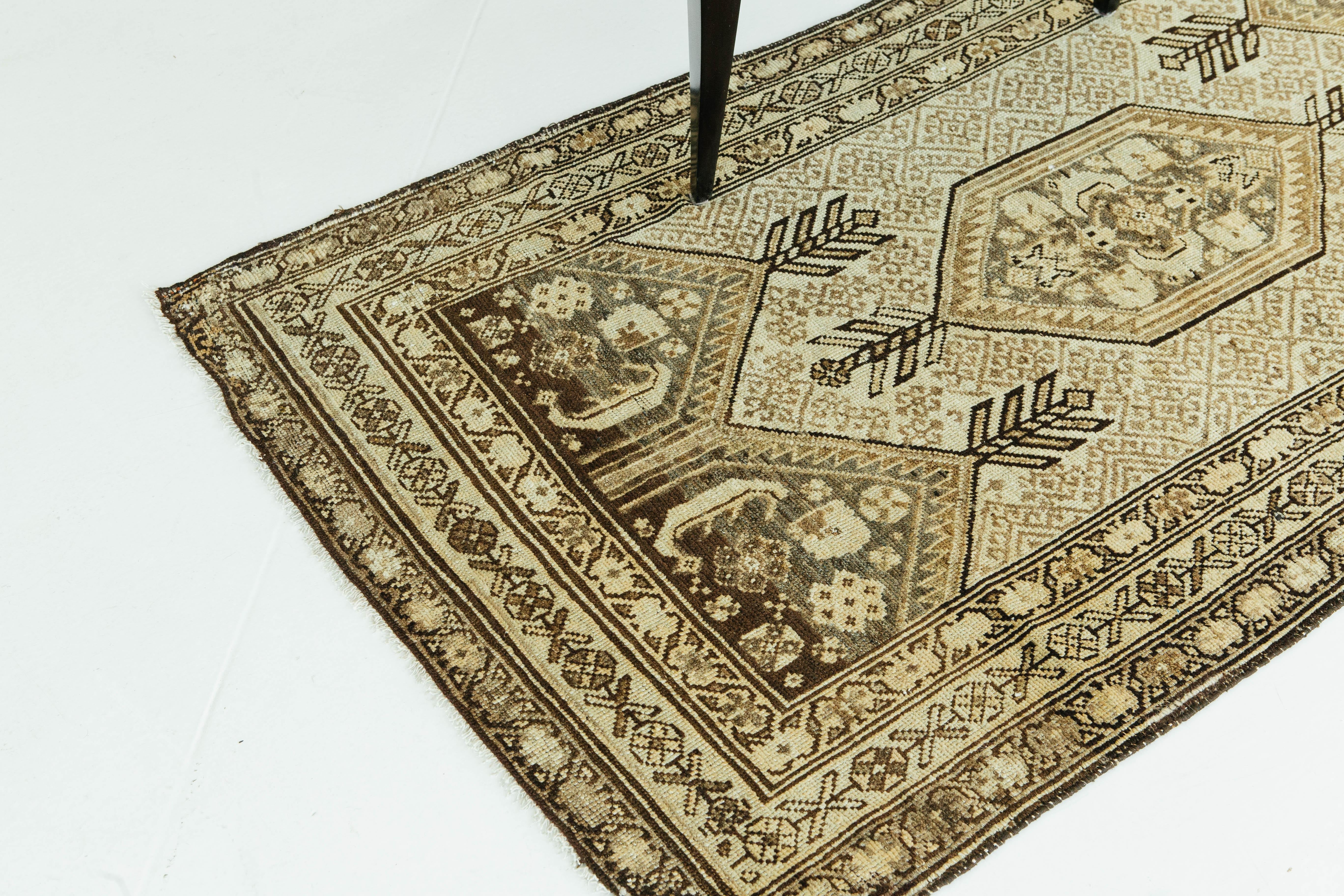 Antiker persischer Malayer-Teppich im Angebot 1