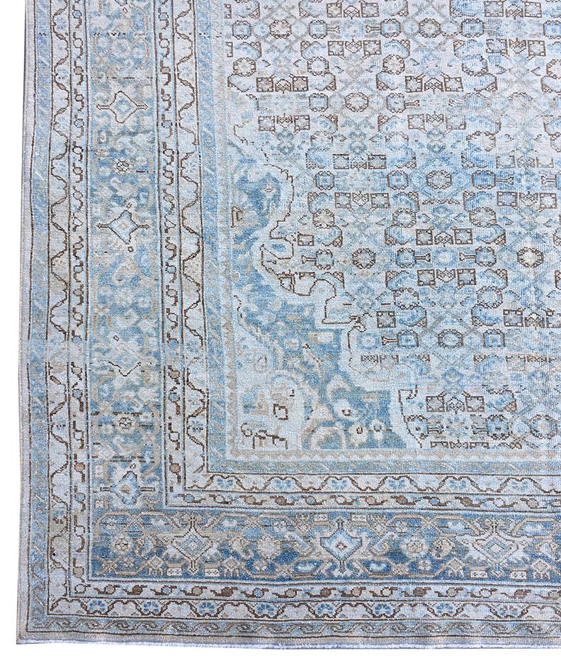 Preciosa Alfombra Persa Malayer 5317, País de origen: Alfombras persas, Fecha de fabricación: 1910 - Esta exquisita alfombra Malayer evoca imágenes de la realeza. Presenta una serie de motivos florales repetidos y enredaderas rizadas que se
