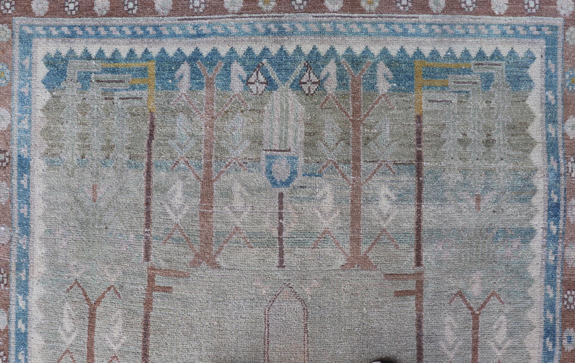 XX secolo Tappeto antico persiano Malayer nei toni morbidi del verde Greene & Greene in vendita