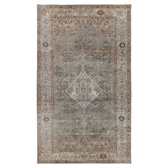 Antiker persischer Malayer-Teppich in weichen Taupe- und Sage-Tönen