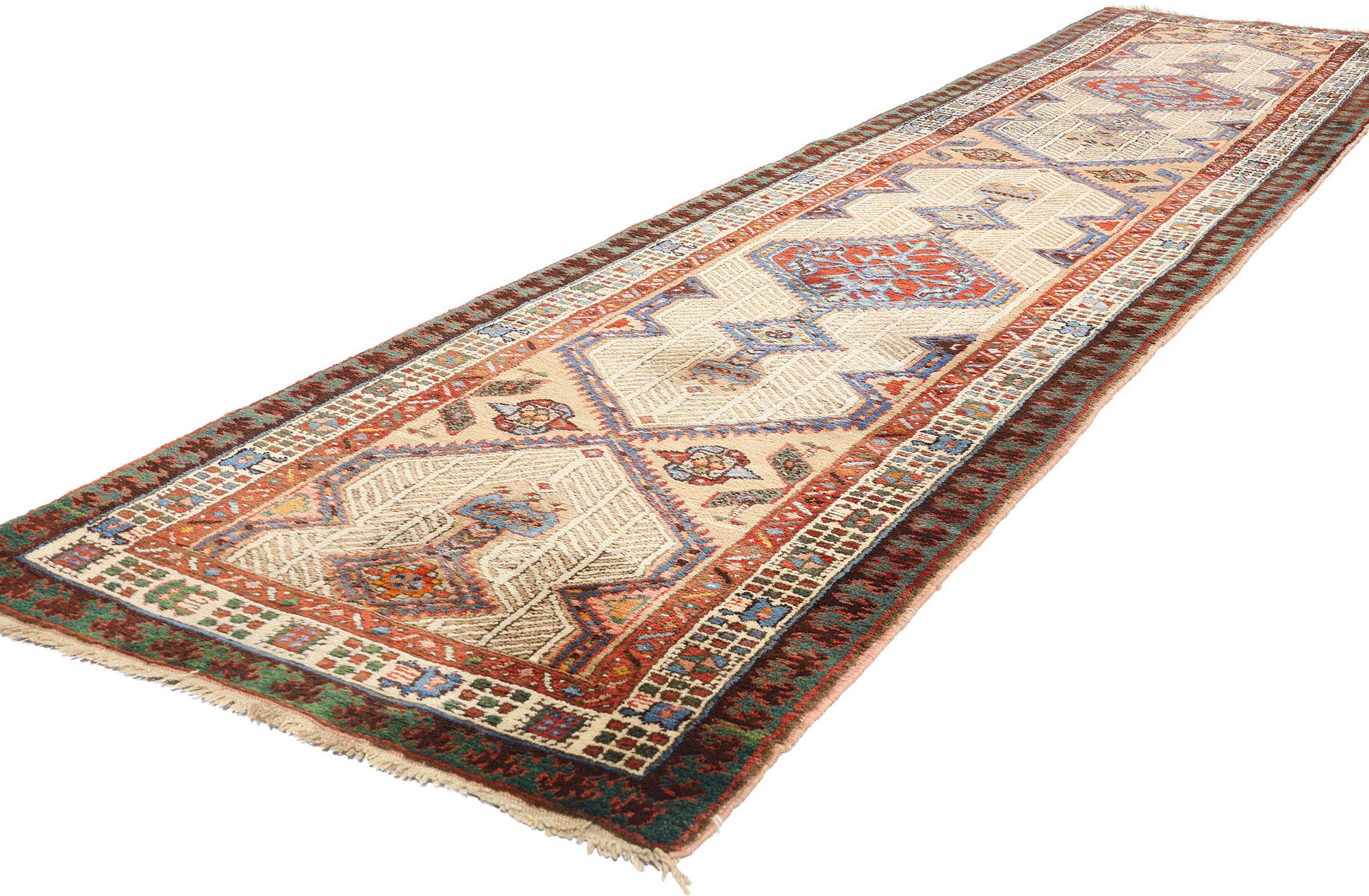 78980 Antiker persischer Malayer-Teppich Läufer, 03'02 x 13'07. Dieser atemberaubende, handgeknüpfte Läufer aus antiker persischer Wolle von Malayer bietet eine fesselnde Mischung aus Kunstfertigkeit, Geschichte und kultureller Symbolik. Dieser im