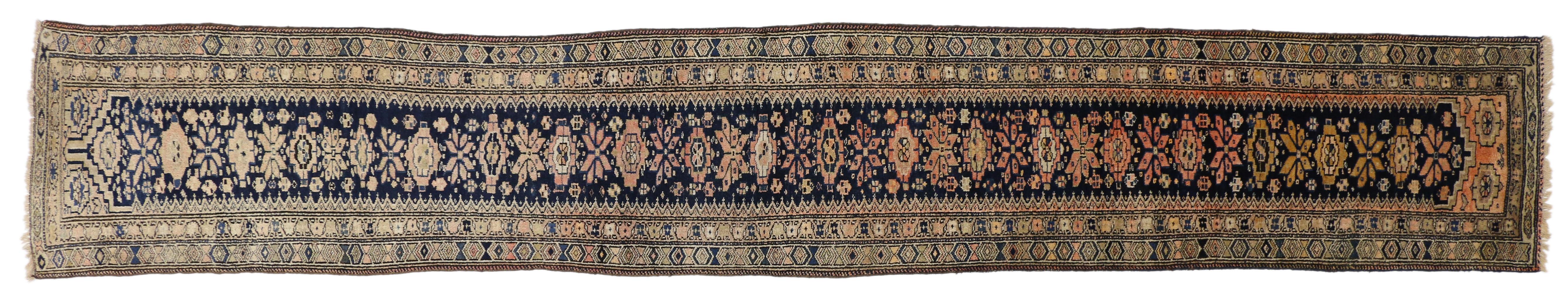 Antiker antiker persischer Malayer-Teppich-Läufer, extra langer Flur-Läufer im Angebot 3