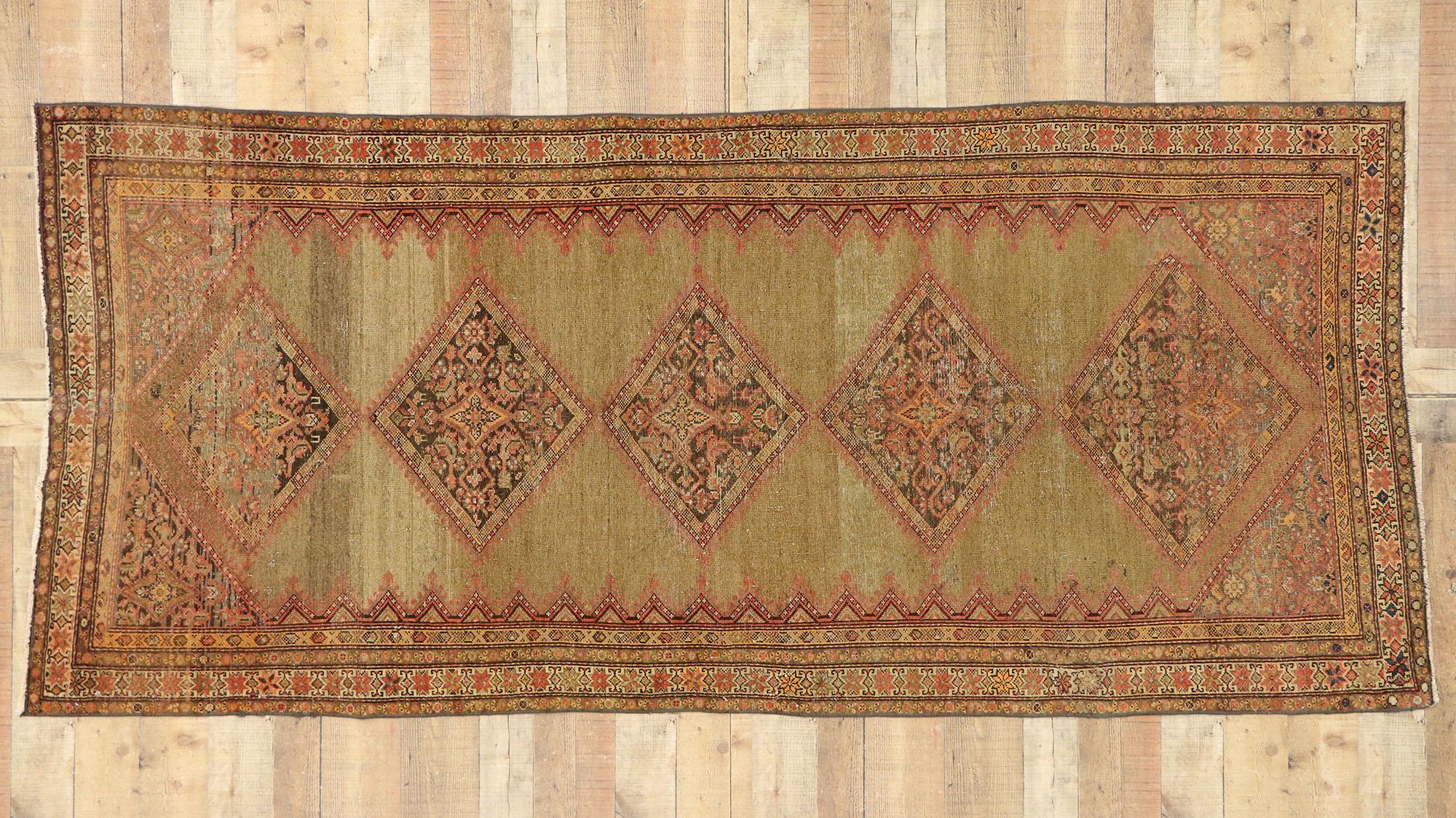 Tapis de couloir persan ancien Malayer avec style méditerranéen rustique en vente 2