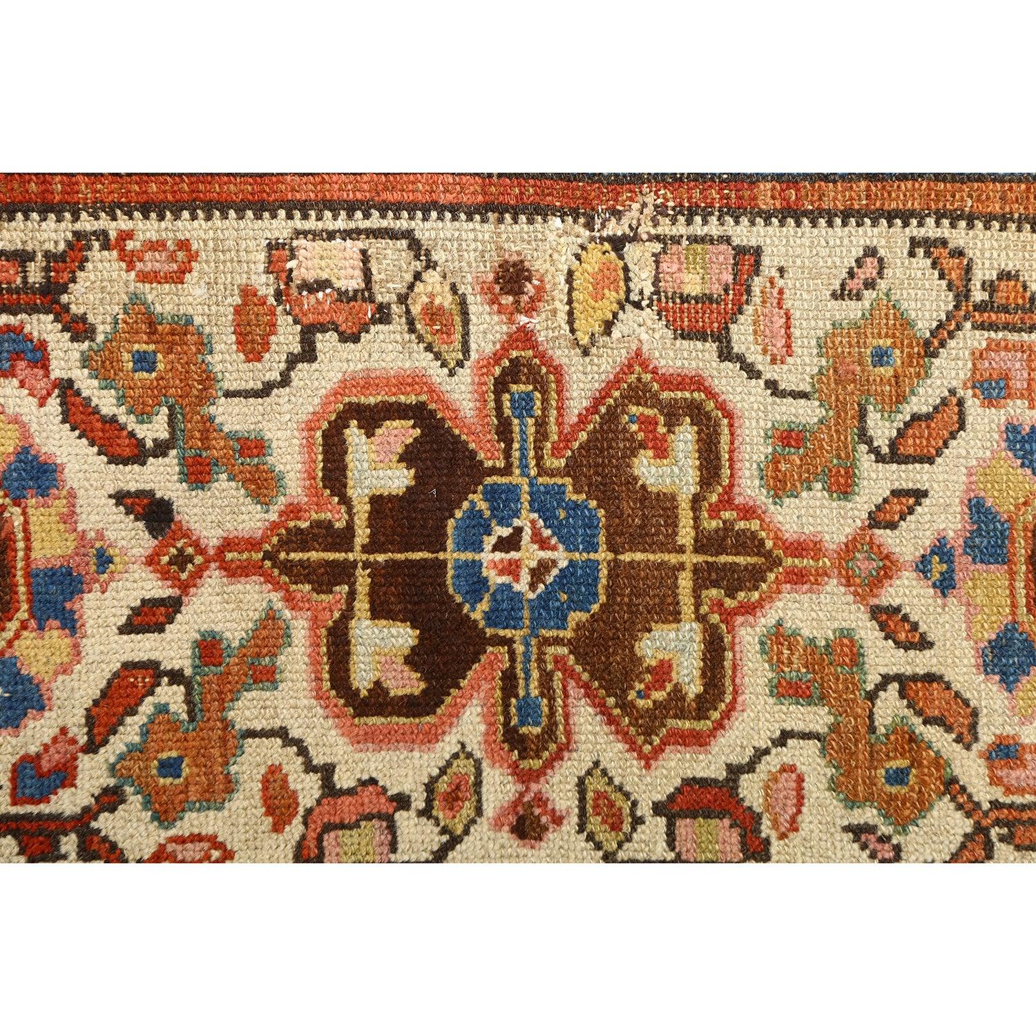Les tapis Malayer sont un type de tapis persans provenant de la région de Malayer, dans l'ouest de l'Iran. Ils sont connus pour leur artisanat exceptionnel, leurs motifs distinctifs et leurs matériaux de haute qualité. Les tapis Malayer présentent