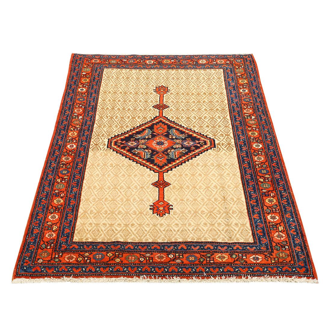 Les tapis Malayer sont un type de tapis persans provenant de la région de Malayer, dans l'ouest de l'Iran. Ils sont connus pour leur artisanat exceptionnel, leurs motifs distinctifs et leurs matériaux de haute qualité. Les tapis Malayer présentent