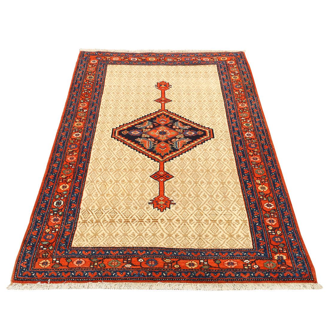 Les tapis Malayer sont un type de tapis persans provenant de la région de Malayer, dans l'ouest de l'Iran. Ils sont connus pour leur artisanat exceptionnel, leurs motifs distinctifs et leurs matériaux de haute qualité. Les tapis Malayer présentent