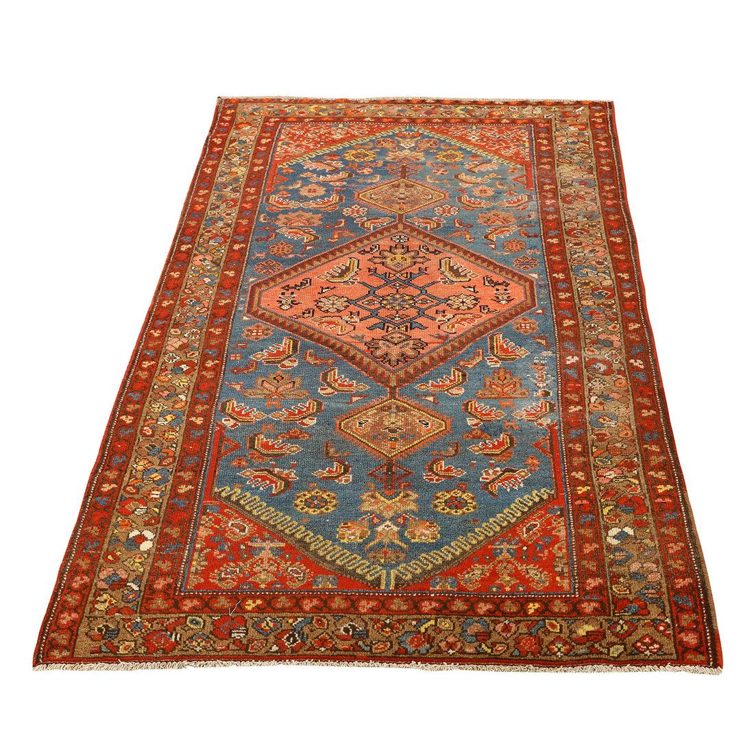 Les tapis Malayer sont un type de tapis persans provenant de la région de Malayer, dans l'ouest de l'Iran. Ils sont connus pour leur artisanat exceptionnel, leurs motifs distinctifs et leurs matériaux de haute qualité. Les tapis Malayer présentent