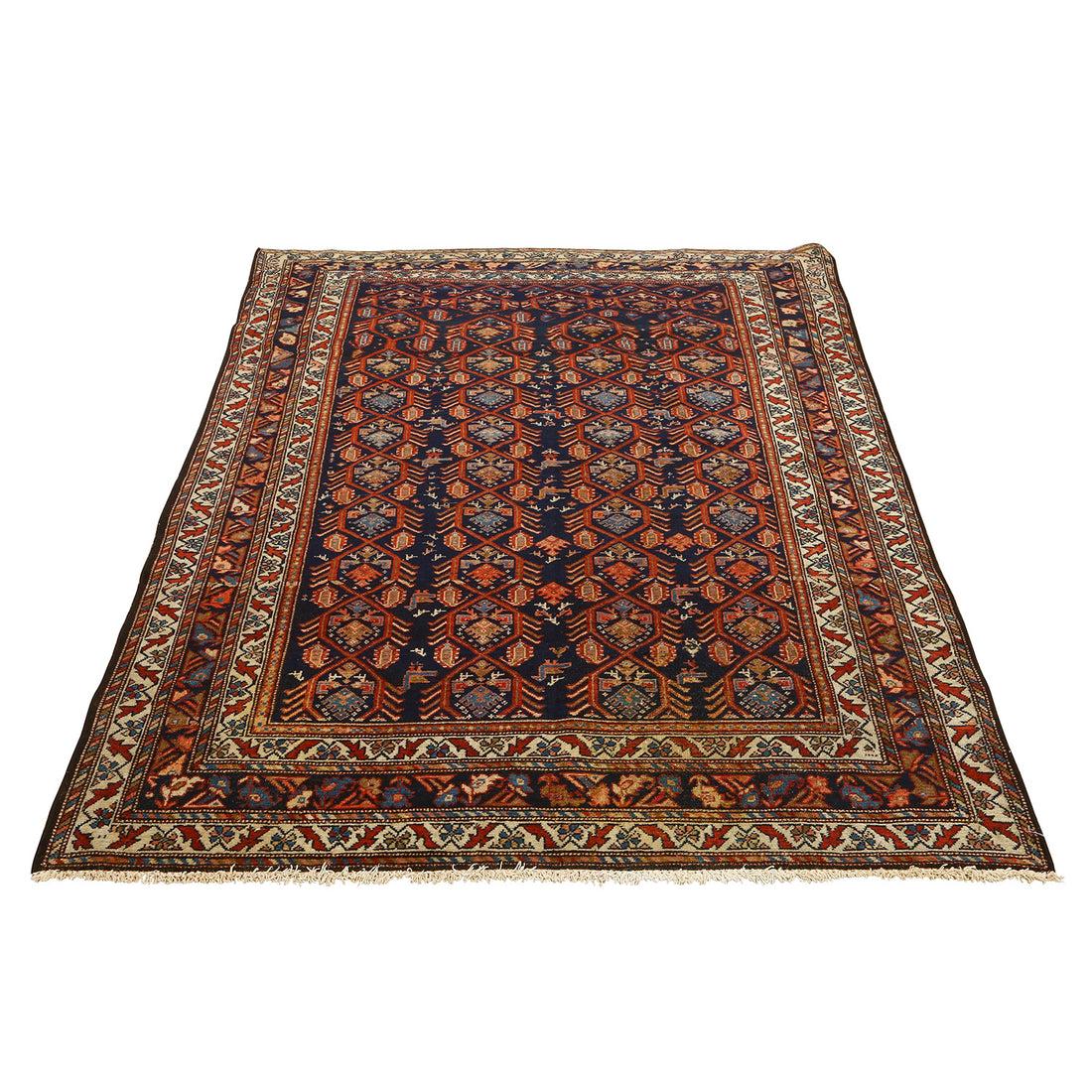 Las alfombras Malayer son un tipo de alfombra persa procedente de la región de Malayer, en el oeste de Irán, conocida por su excepcional artesanía, sus inconfundibles dibujos y sus materiales de alta calidad. Las alfombras malayer suelen presentar