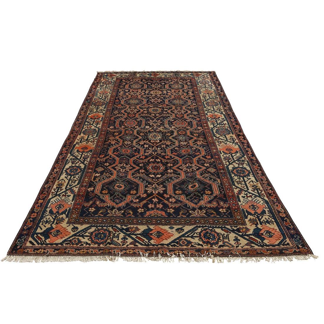 Las alfombras Malayer son un tipo de alfombra persa procedente de la región de Malayer, al oeste de Irán, conocida por su excepcional artesanía, sus inconfundibles dibujos y sus materiales de alta calidad. Las alfombras malayer suelen presentar
