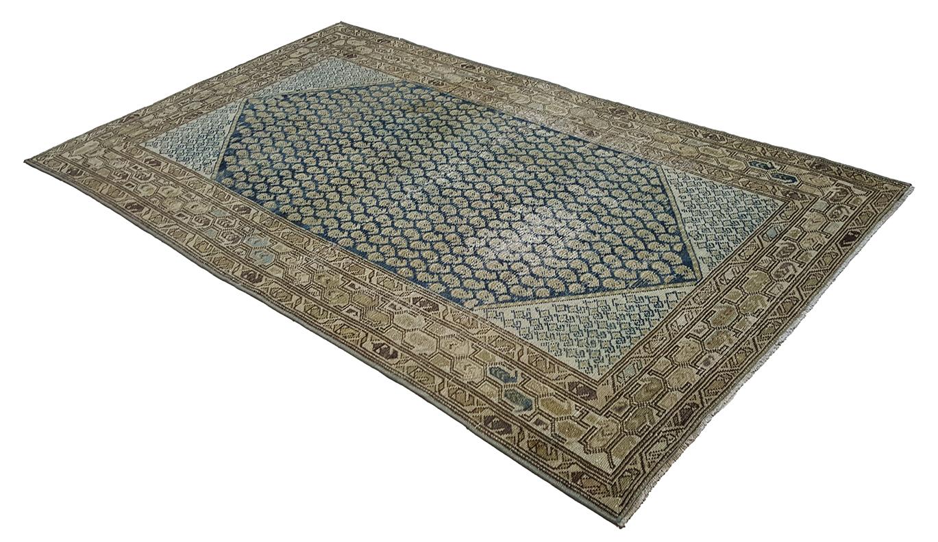 Magnifique tapis ancien tribal à motifs paisley de Malayer, Pays d'origine / Type de tapis : Tapis persans, Circa Date : 1910's - Ce magnifique tapis antique tribal à motif paisley de Malayer combine plusieurs éléments exquis en une seule