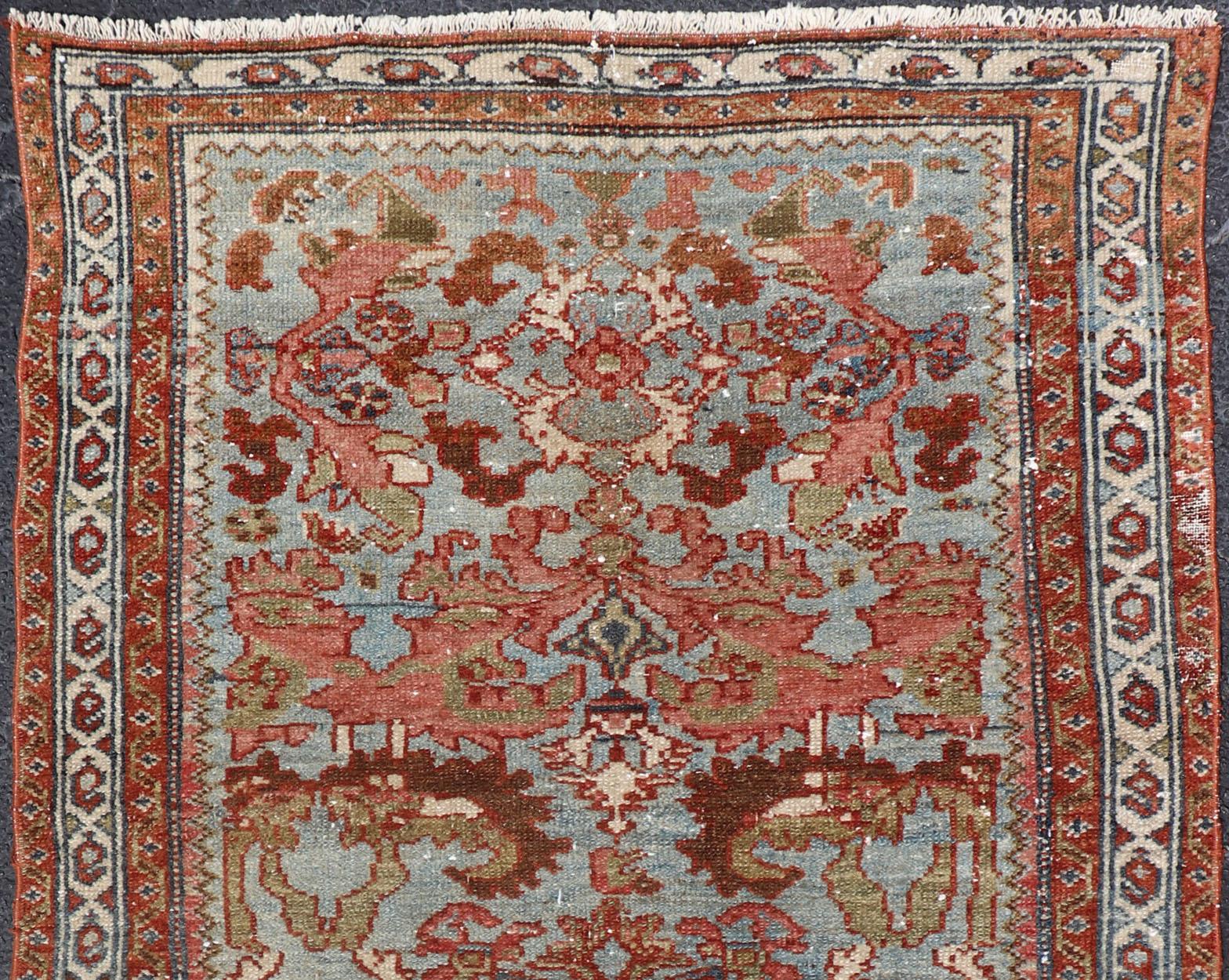 Alfombra persa antigua Malayer con campo azul y diseño floral estilizado Persa en venta