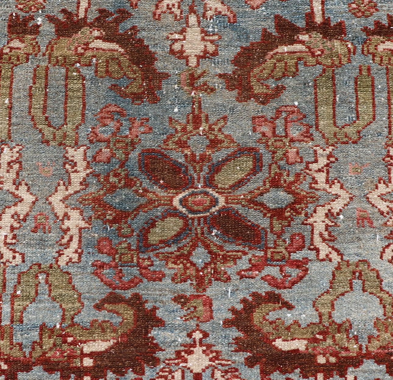 Alfombra persa antigua Malayer con campo azul y diseño floral estilizado en venta 1
