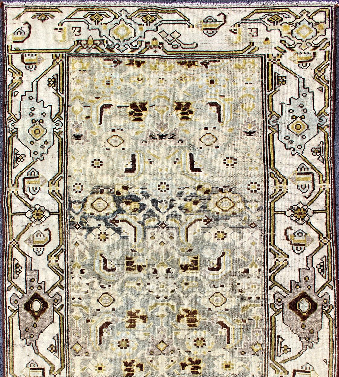 Antique Persian Malayer small rug, rug SUS-2009-676, country of origin / type: Iran / Malayer, circa 1910

This antique Persian Malayer rug, circa early 20th century, relies heavily on exquisite details as well as a repeat pattern of tribal Herati