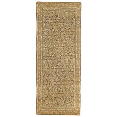 Antiker persischer Malayer-Teppich mit beige & blauen Blumendetails auf braunem Feld