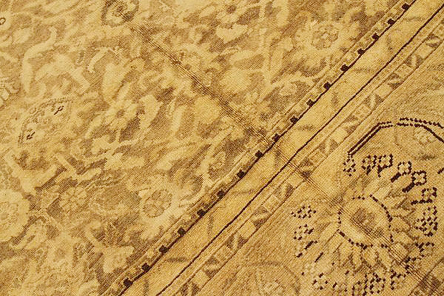 Antiker persischer Malayer-Teppich mit geometrischen Mustern in Beige und Braun (Handgewebt) im Angebot