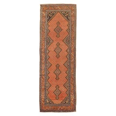 Tapis persan antique Malayer avec détails floraux et géométriques noirs et beiges