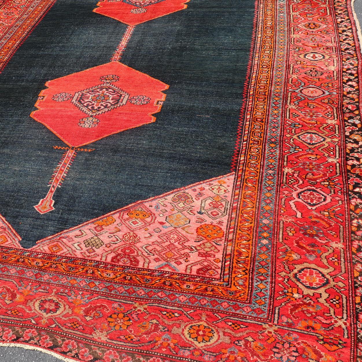 Tapis ancien persan Malayer avec médaillons audacieux et indigo profond 7'5 x 15'0 en vente 4