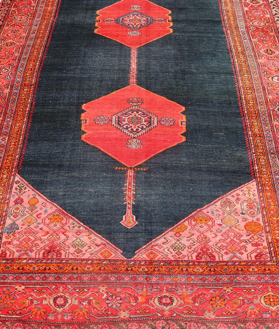 Tapis ancien persan Malayer avec médaillons audacieux et indigo profond 7'5 x 15'0 en vente 6
