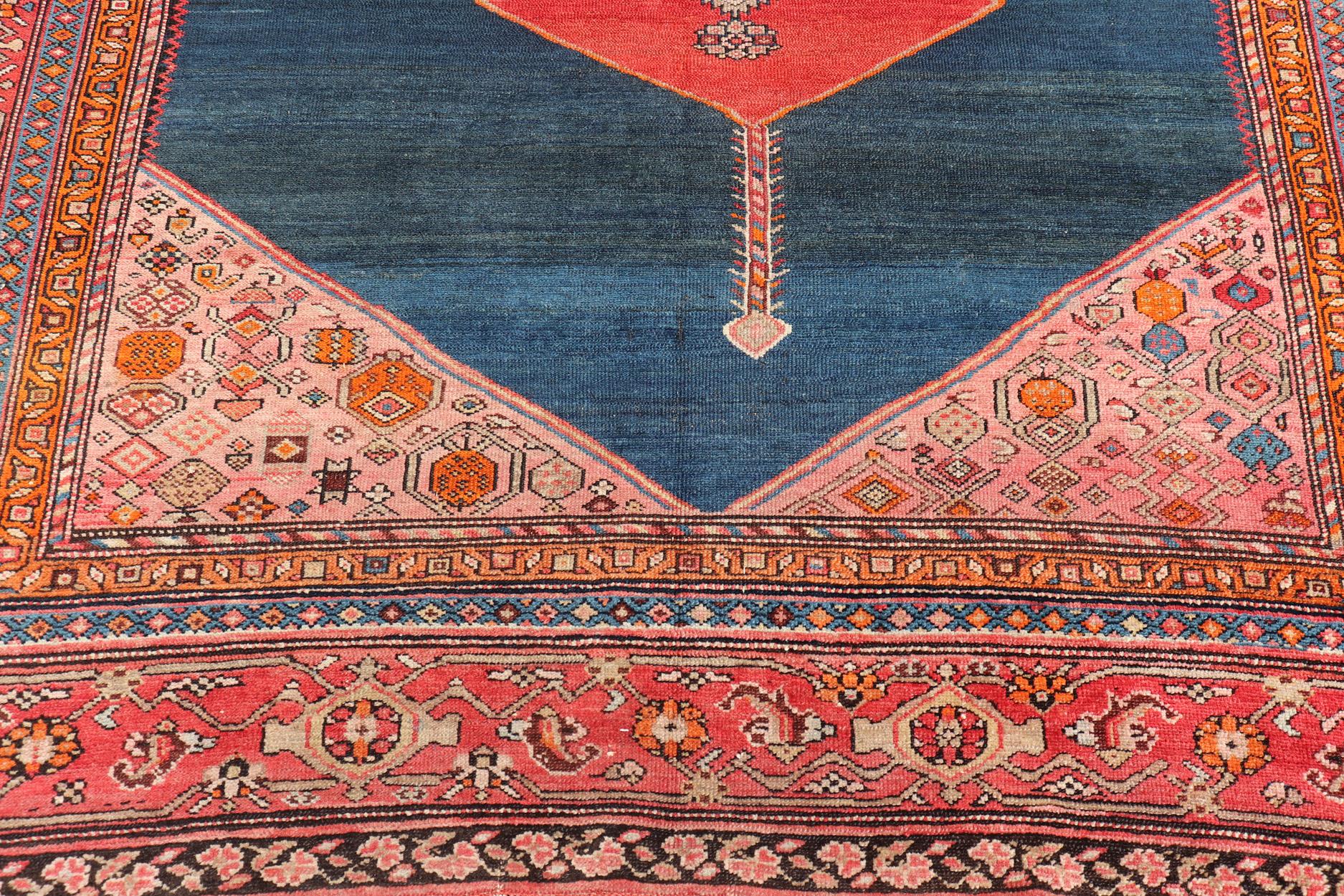 Tapis ancien persan Malayer avec médaillons audacieux et indigo profond 7'5 x 15'0 en vente 7