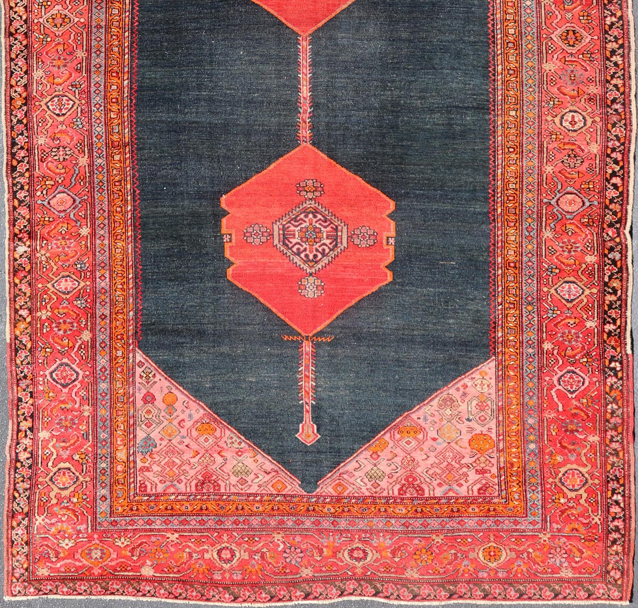 Tapis ancien persan Malayer avec médaillons audacieux et indigo profond 7'5 x 15'0 en vente 10