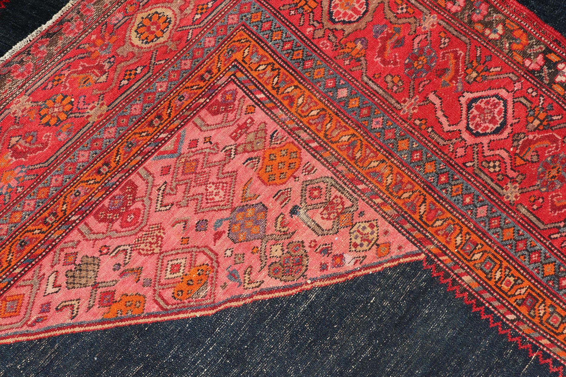 Tapis ancien persan Malayer avec médaillons audacieux et indigo profond 7'5 x 15'0 en vente 11