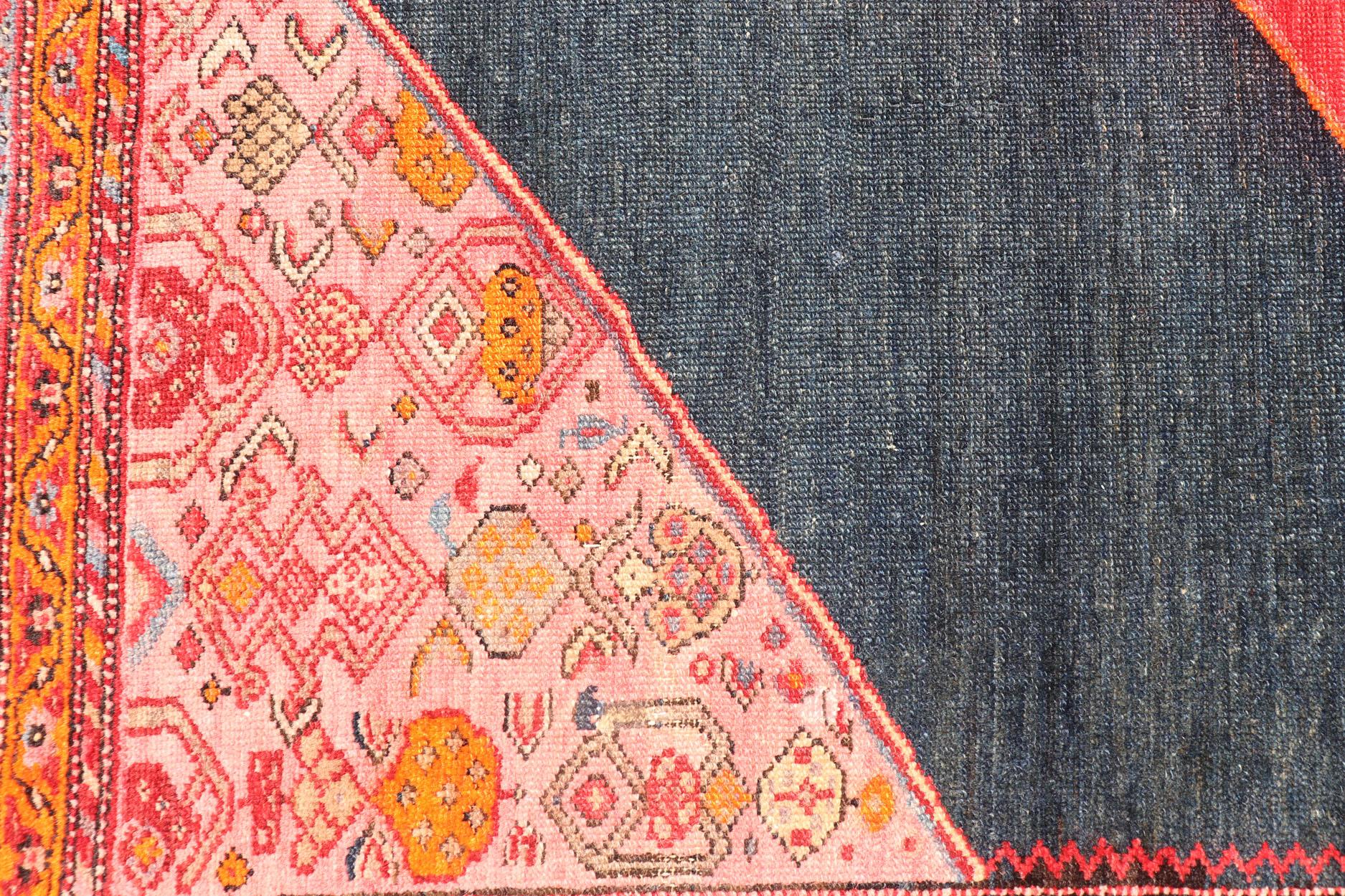 Tapis ancien persan Malayer avec médaillons audacieux et indigo profond 7'5 x 15'0 en vente 1