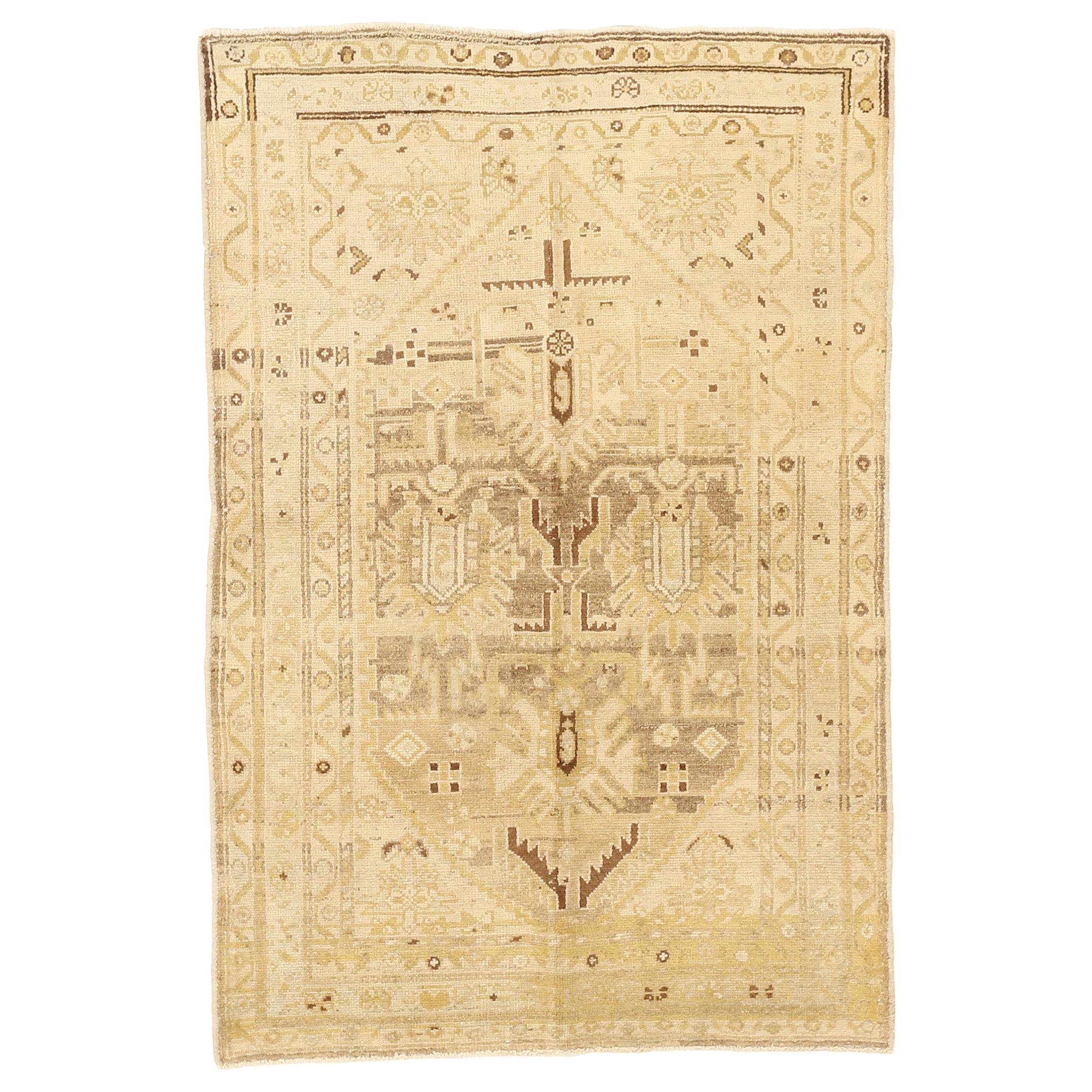 Antiker persischer Malayer-Teppich mit braunen und beigen Stammesmustern