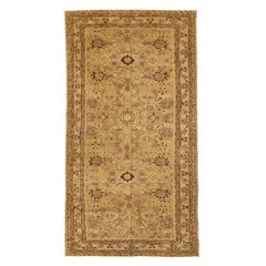 Tapis persan antique Malayer avec détails floraux bruns sur fond beige