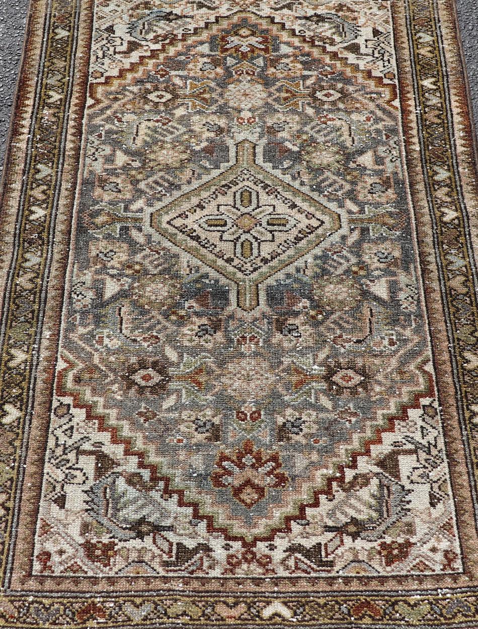 Tapis persan ancien Malayer avec médaillon central 2'5 x 3'11 Bon état - En vente à Atlanta, GA
