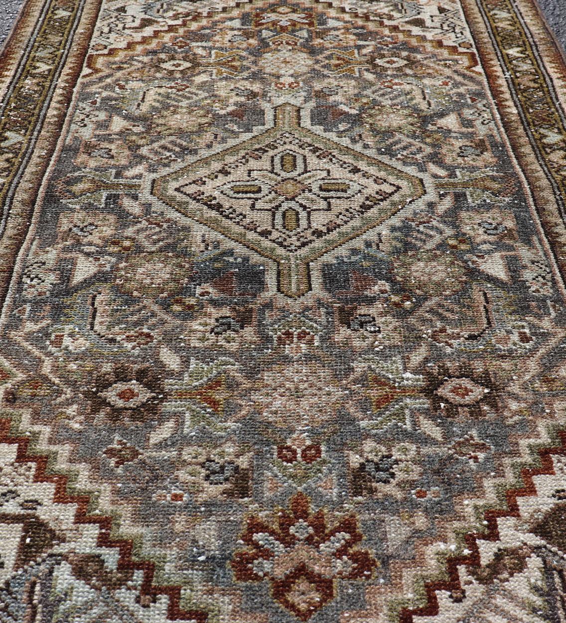20ième siècle Tapis persan ancien Malayer avec médaillon central 2'5 x 3'11 en vente