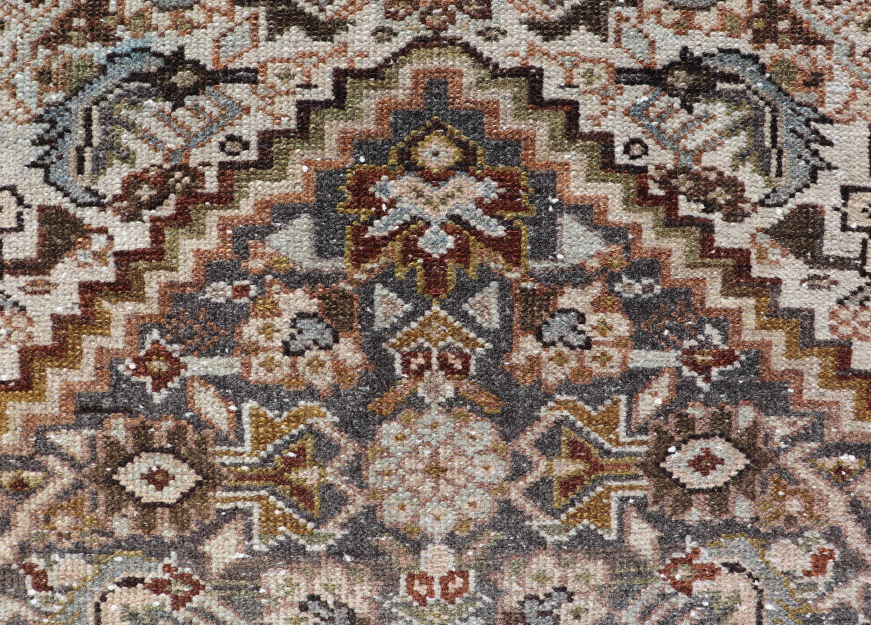 Laine Tapis persan ancien Malayer avec médaillon central 2'5 x 3'11 en vente