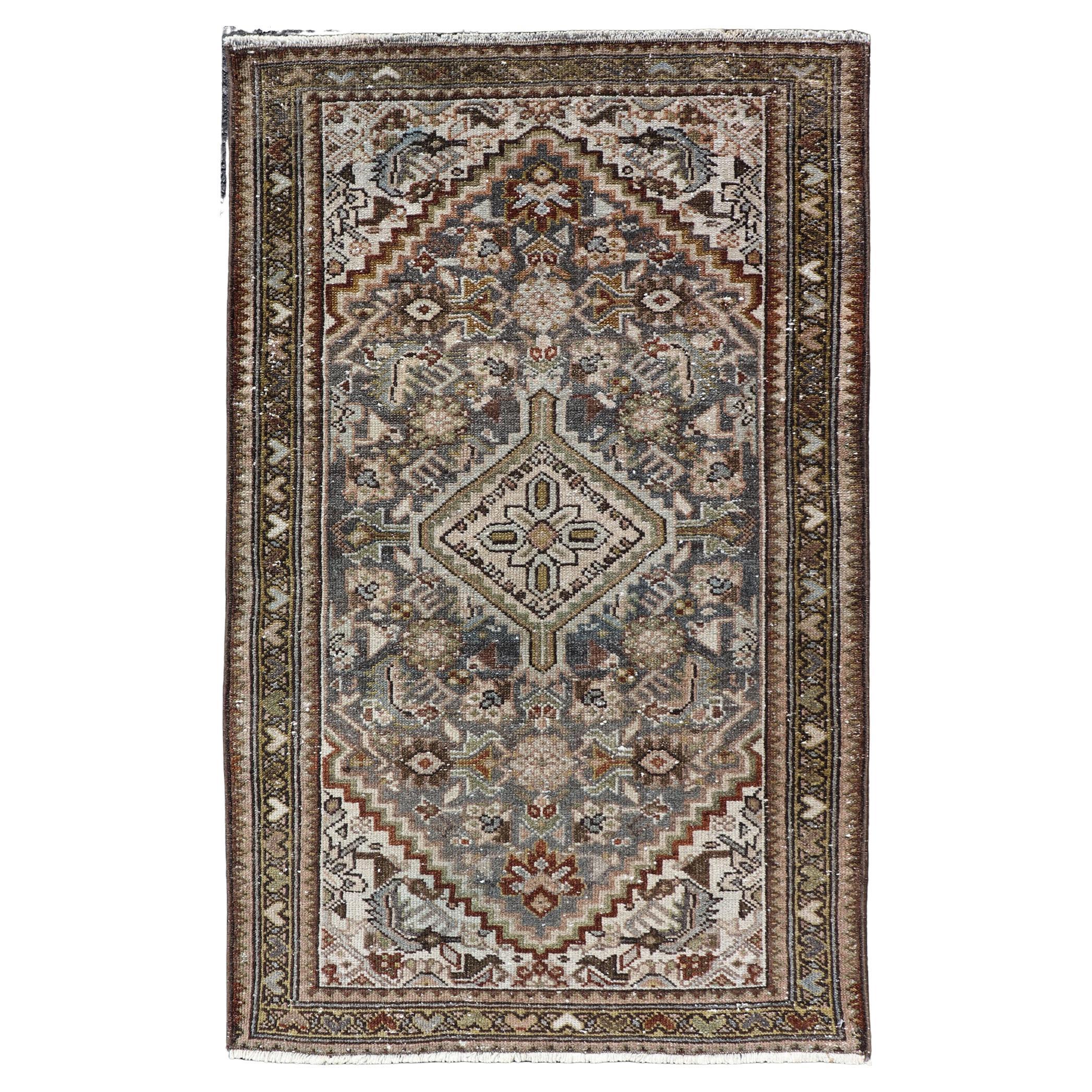 Antigua Alfombra Persa Malayer con Medallón Central 2'5 x 3'11