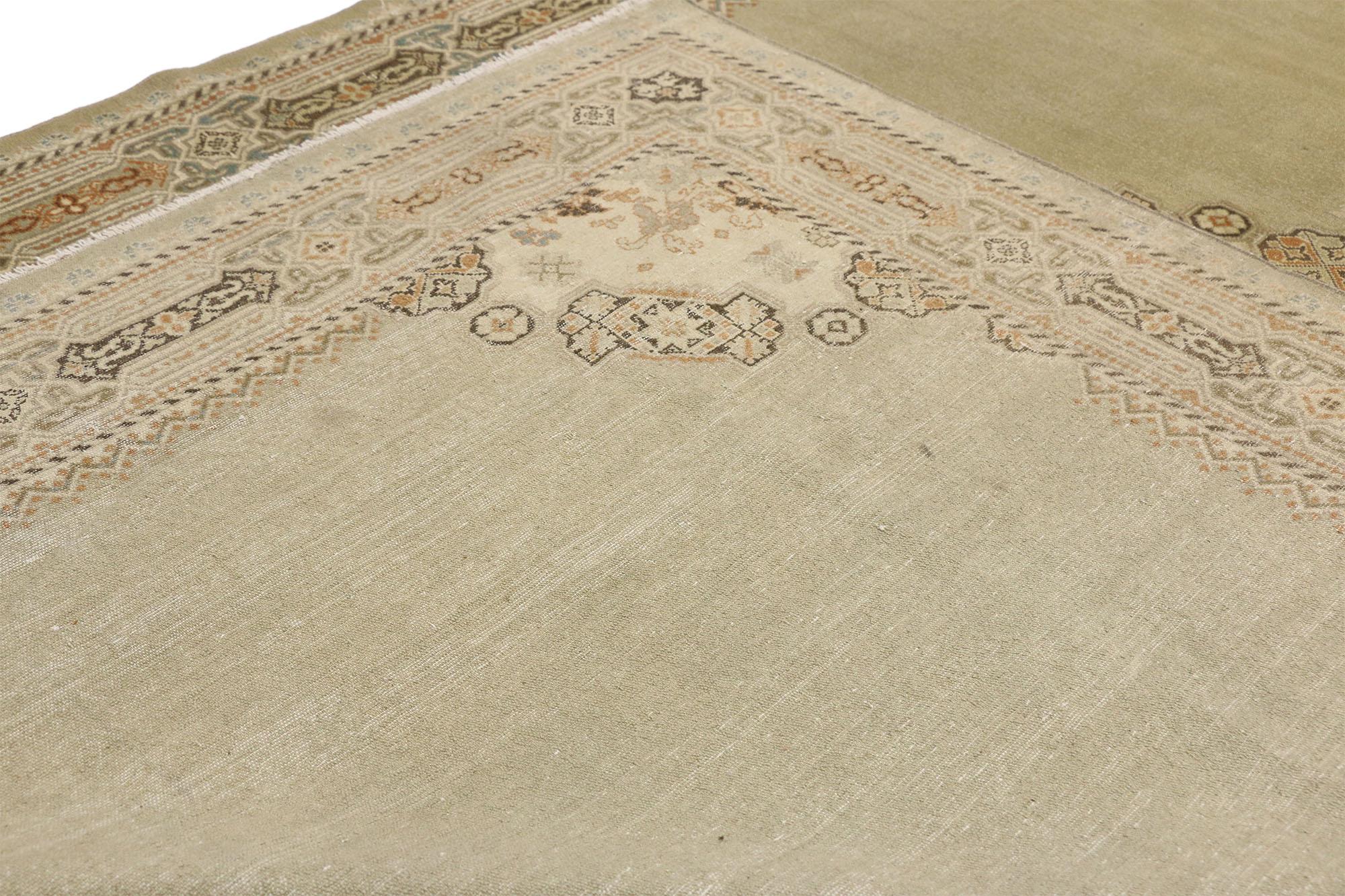 Antiker persischer Malayer-Teppich mit eklektischem Pariser und Kunsthandwerklichem Stil (Arts and Crafts) im Angebot