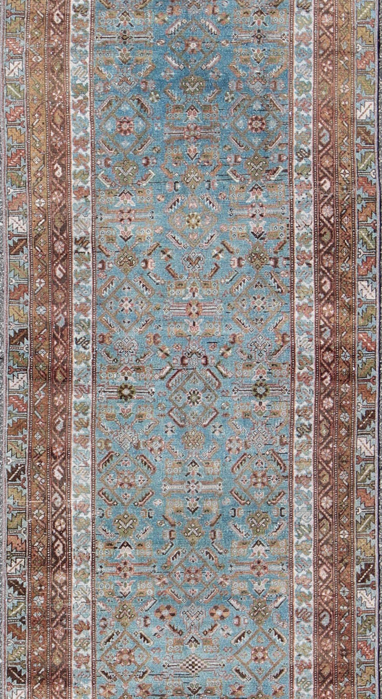 Noué à la main Tapis persan ancien Malayer à motifs floraux dans les tons bleu et marron en vente