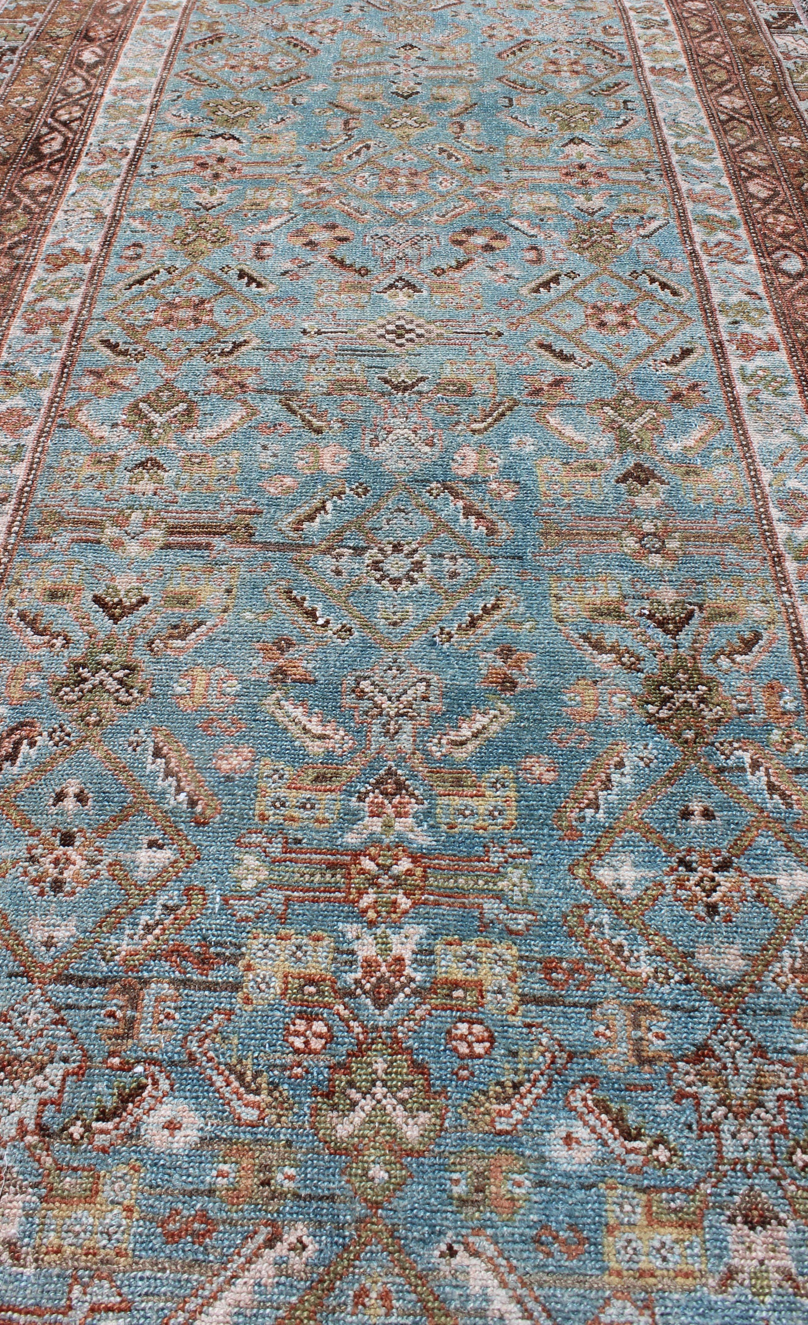Début du 20ème siècle Tapis persan ancien Malayer à motifs floraux dans les tons bleu et marron en vente