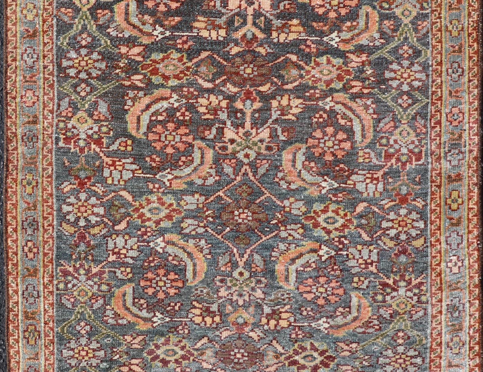 Antiker persischer Malayer-Teppich mit Blumenmotiven und reichhaltiger Farbpalette 2'3
