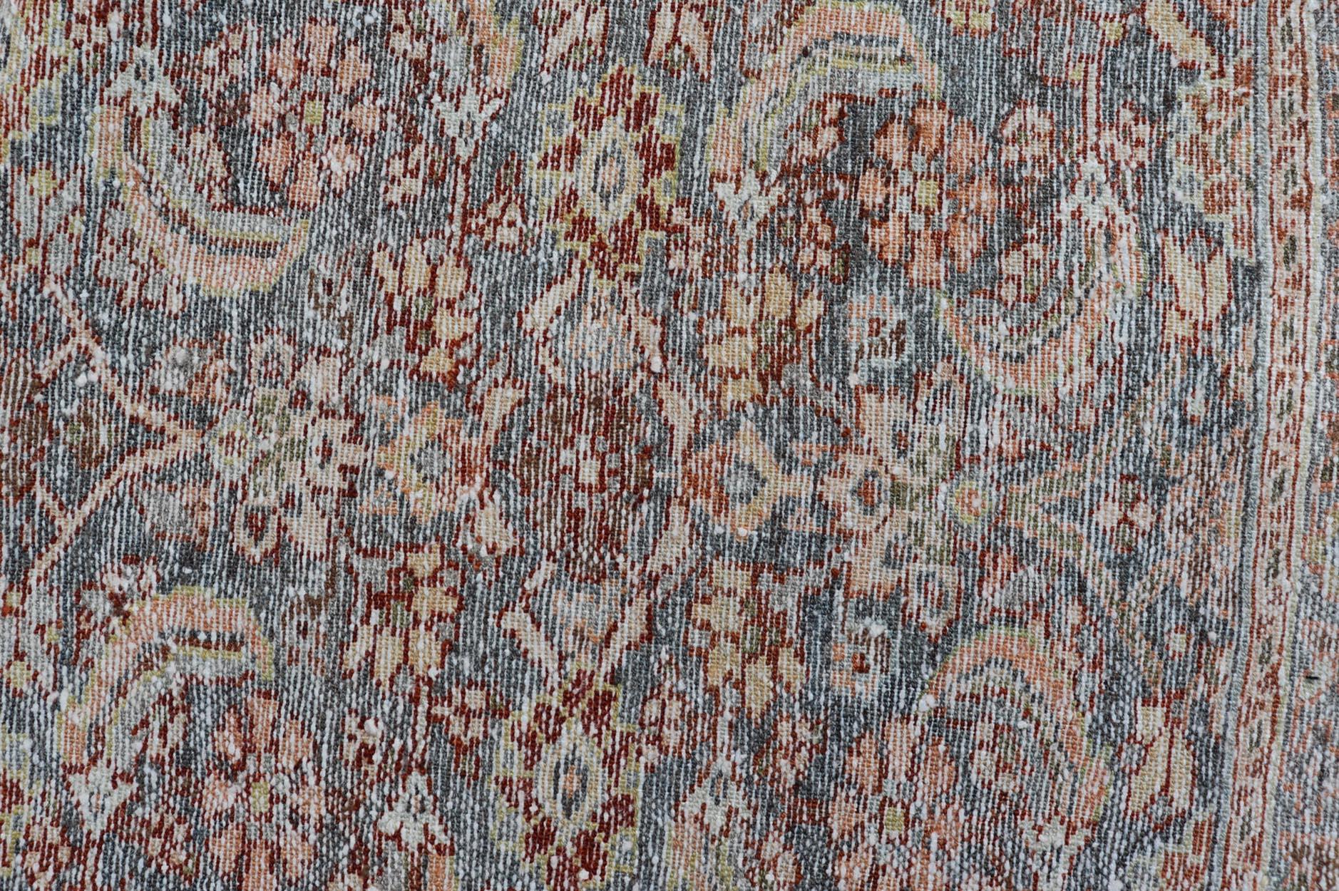 Antiker persischer Malayer-Teppich mit Blumenmotiven und reichhaltiger Farbpalette 2'3