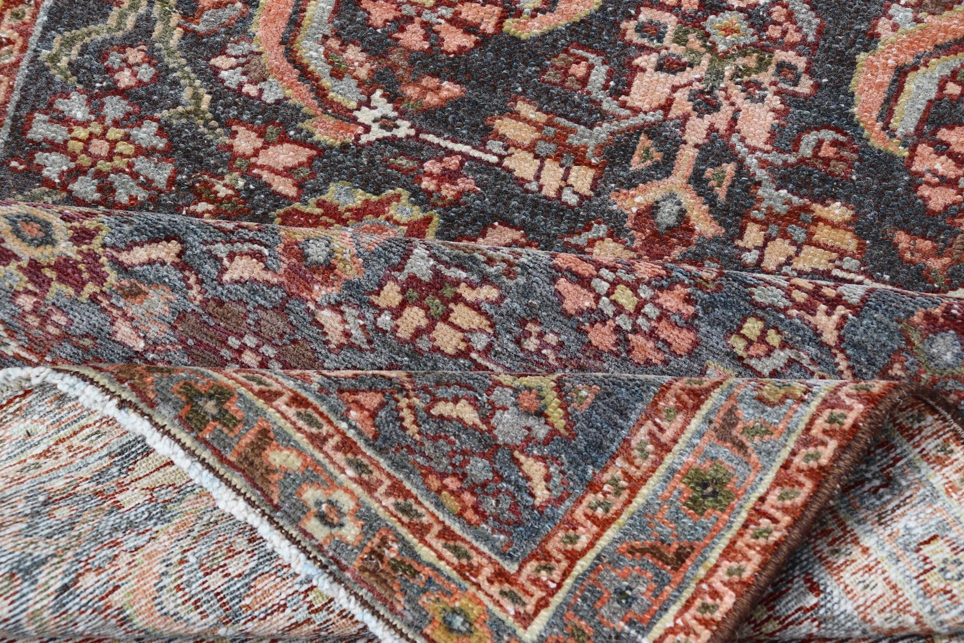 Antiker persischer Malayer-Teppich mit Blumenmotiven und reichhaltiger Farbpalette 2'3