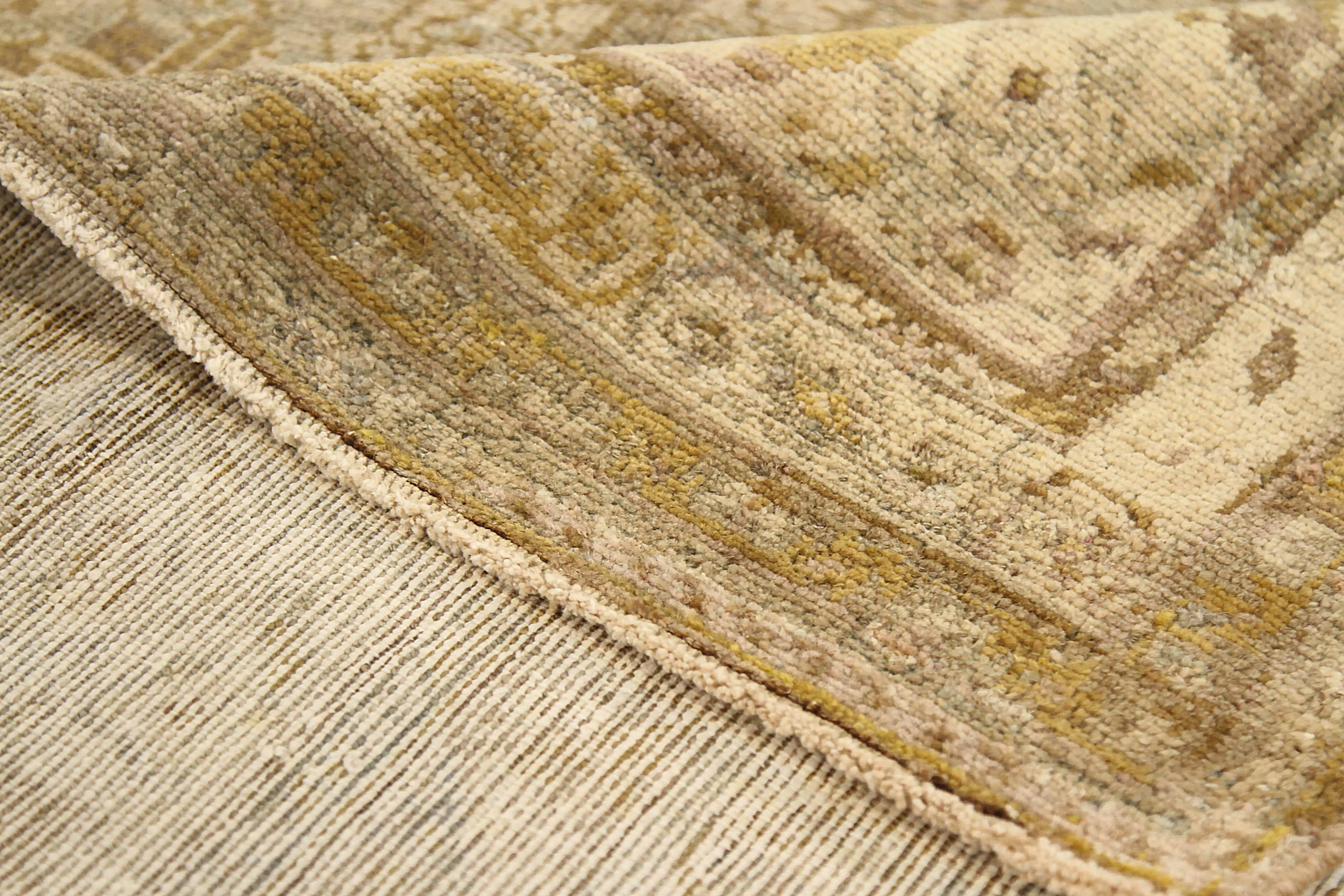 Antiker persischer Malayer-Teppich mit Blumenmuster auf elfenbeinfarbenem Feld (Handgewebt) im Angebot