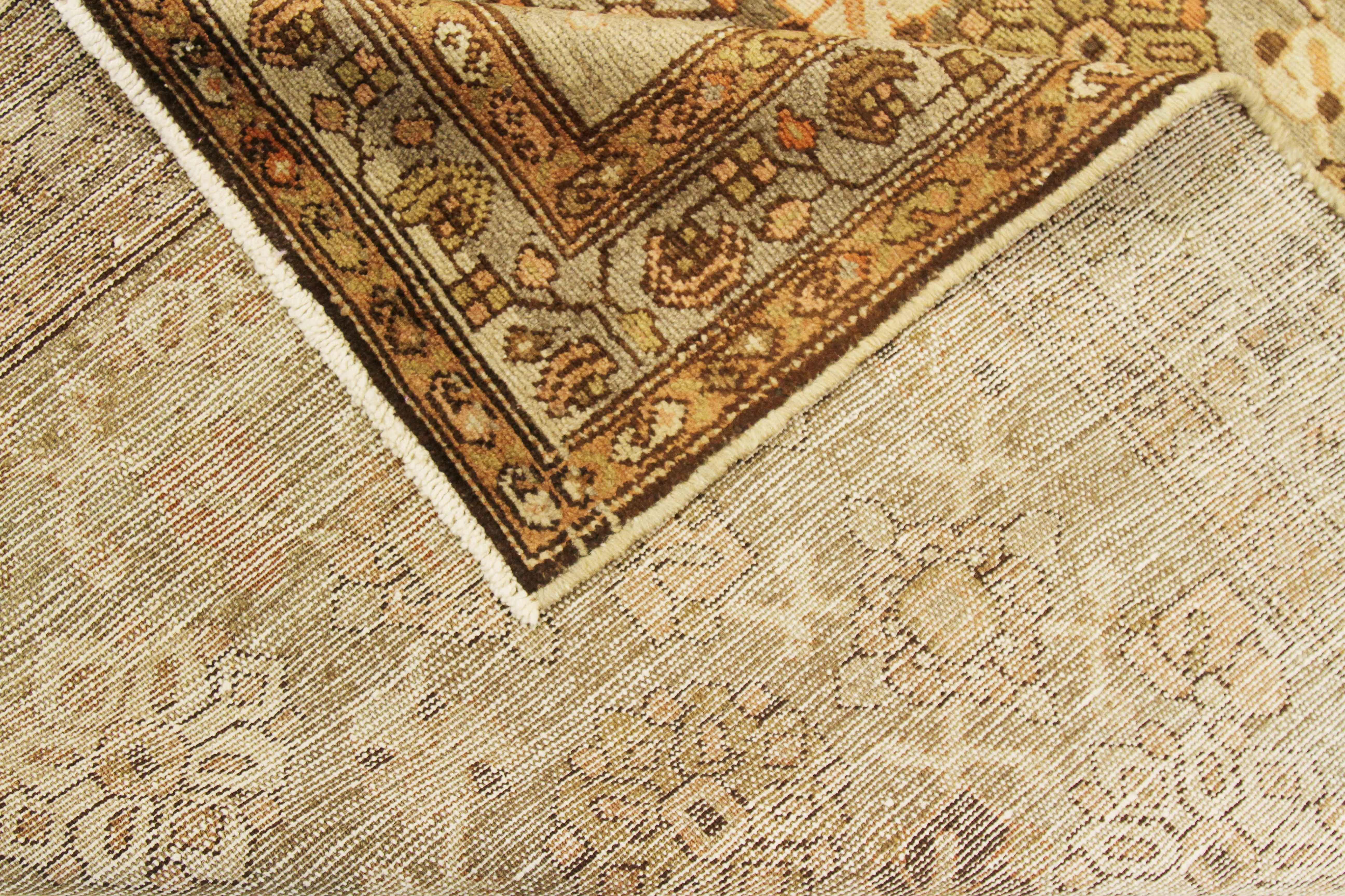 Antiker persischer Malayer-Teppich mit Blumenköpfen auf einem elfenbeinfarbenen Feld (Persisch) im Angebot