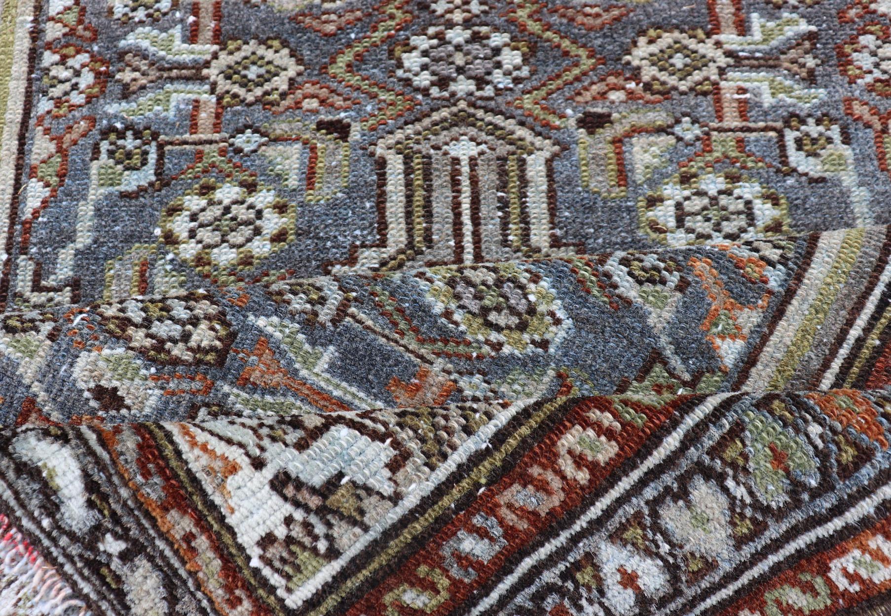 Tappeto antico persiano Malayer con motivi geometrici nei toni della terra 2'4 x 3'7 in vendita 3