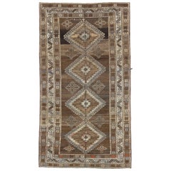 Antiker persischer Malayer-Teppich mit grauen und braunen geometrischen Motiven