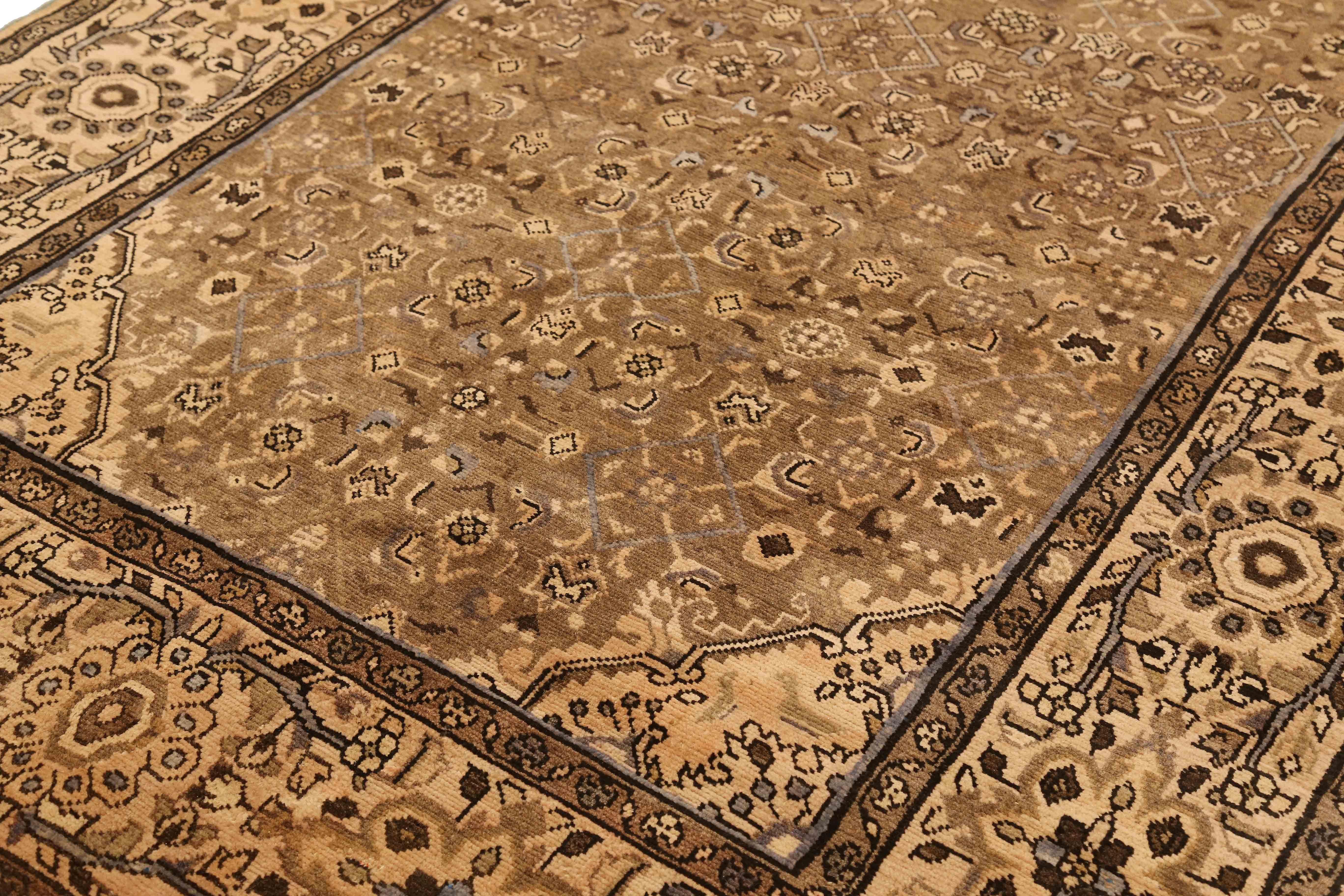 Antiker persischer Malayer-Teppich mit grauen und braunen botanischen Details (Persisch) im Angebot
