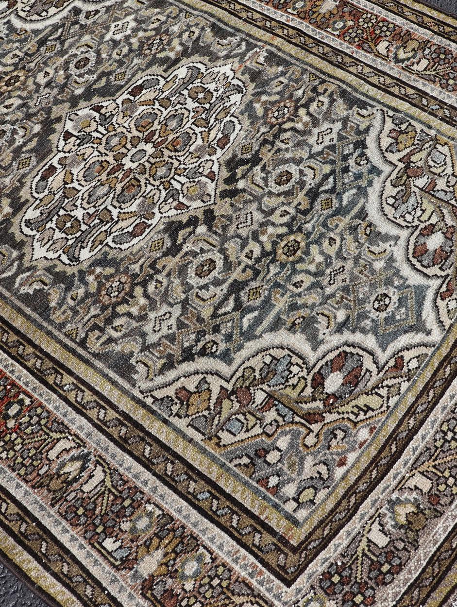 Antiker persischer Malayer-Teppich aus Persien mit kompliziertem botanischem Design 3'6 x 4'5 (20. Jahrhundert) im Angebot