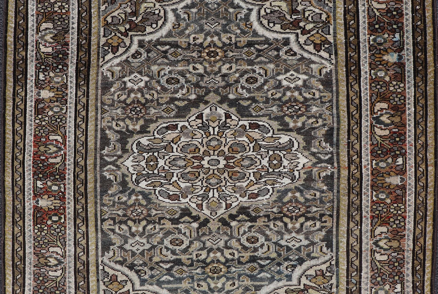 Antiker persischer Malayer-Teppich aus Persien mit kompliziertem botanischem Design 3'6 x 4'5 im Angebot 1