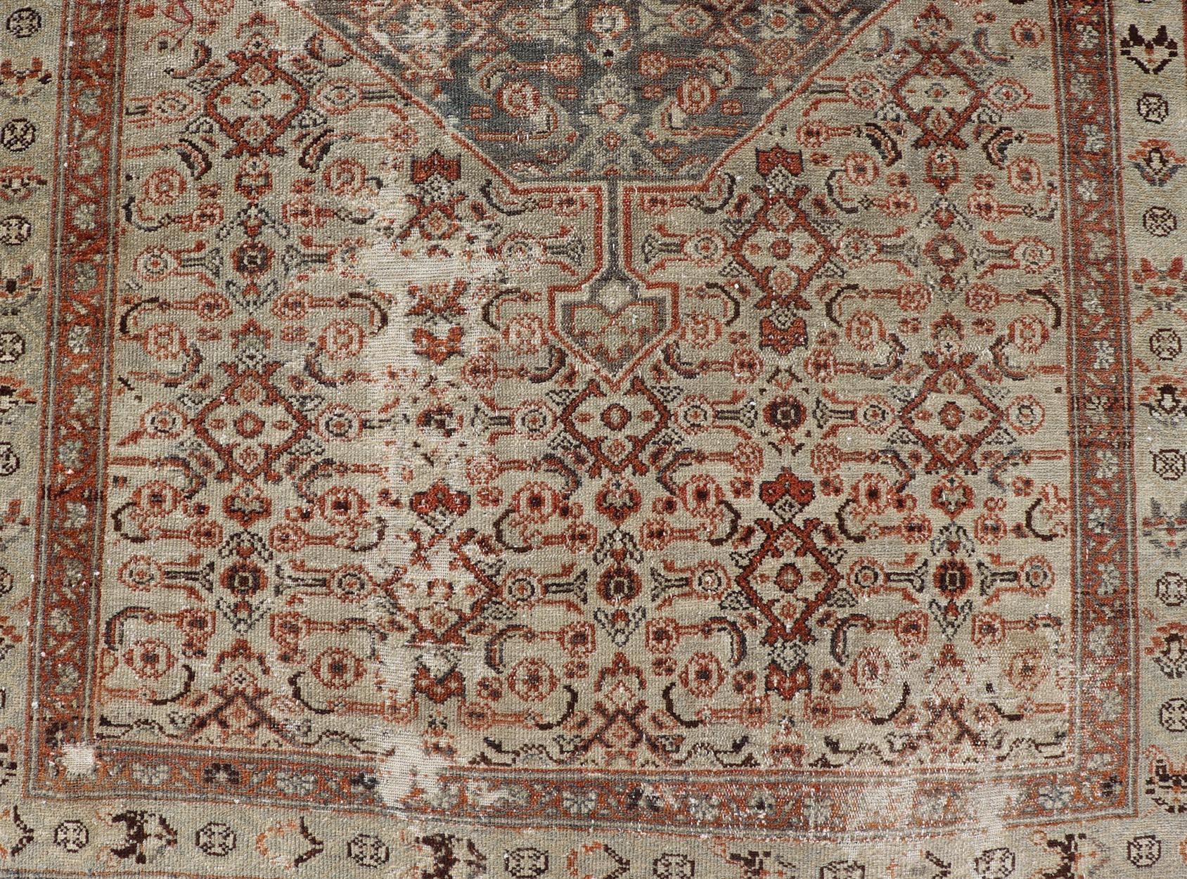 Tapis ancien persan Malayer avec médaillon complexe en beige doux 3'8 x 6'2 en vente 3